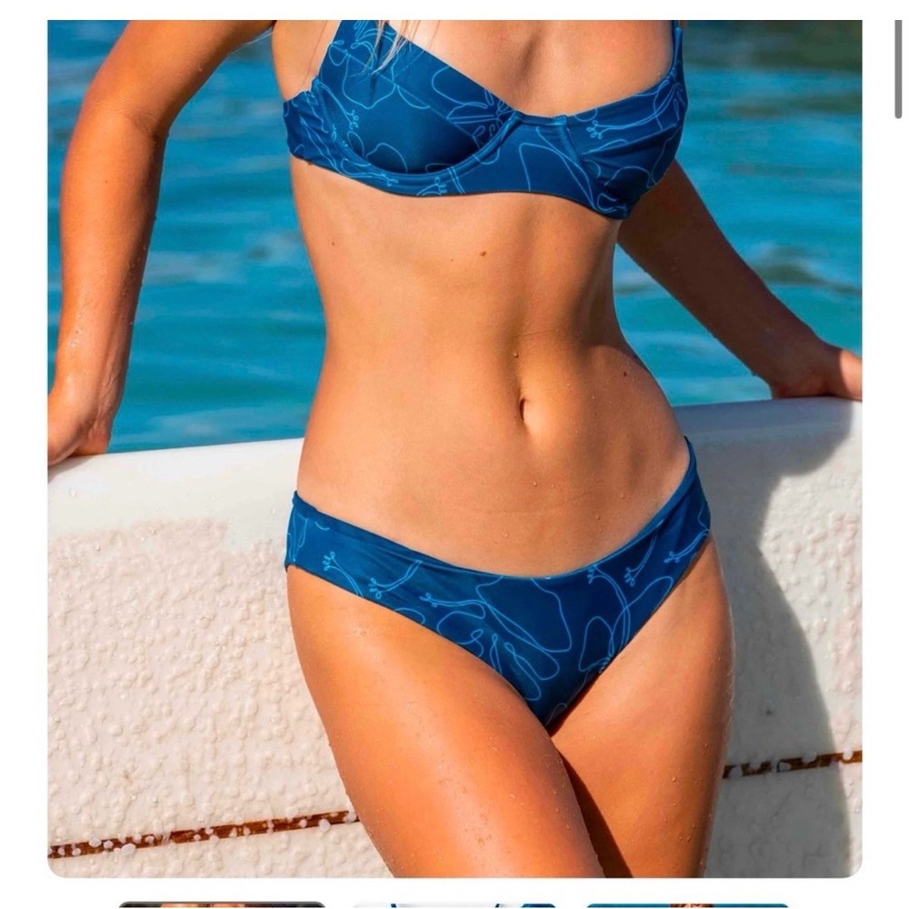 Vaya Island Blue Reversible Floral Bikini Bottom Italian Lycra Size S NWT